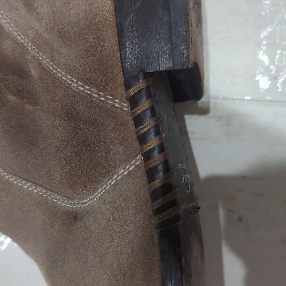 Boots - Picture 3 of 4